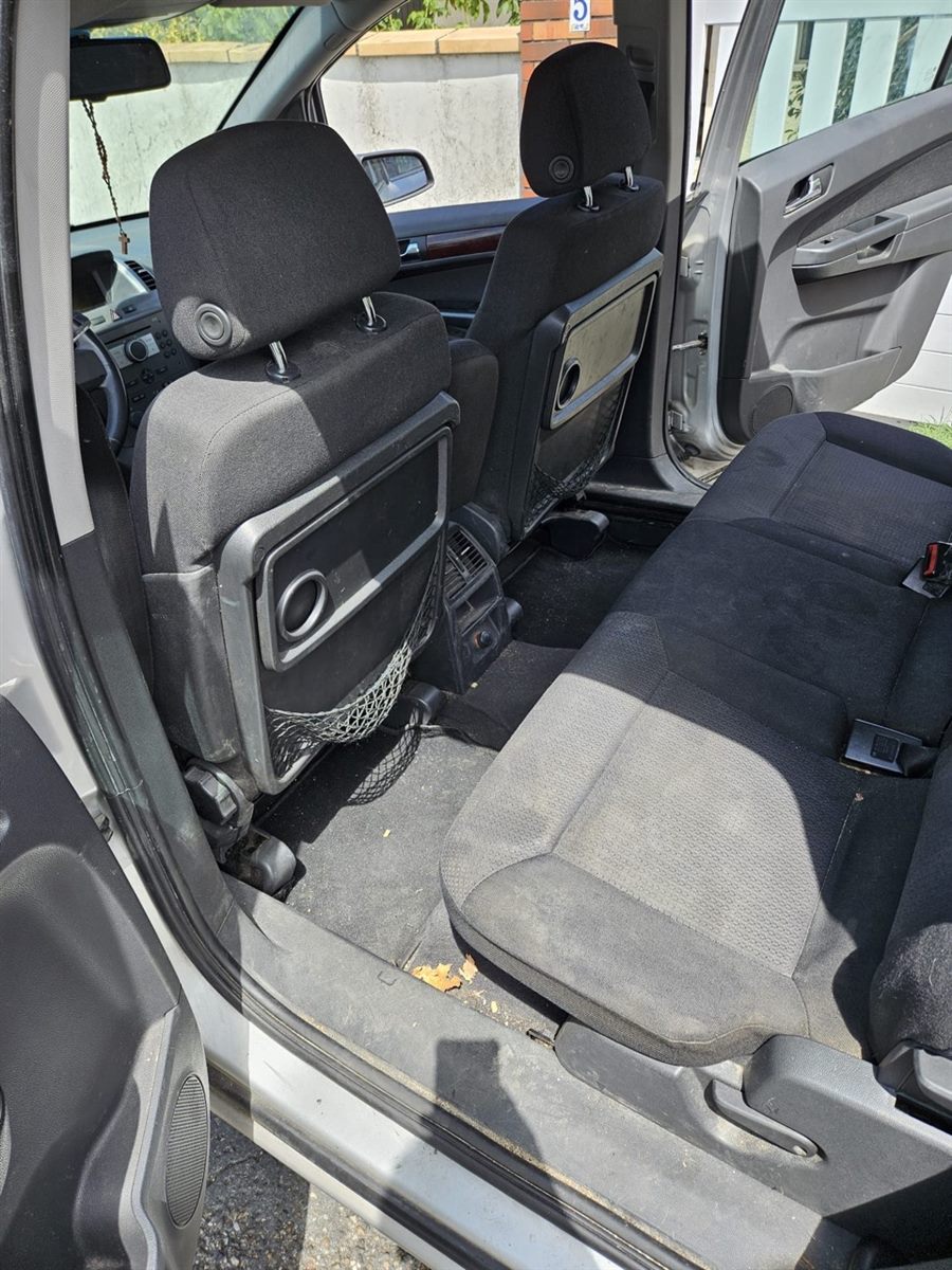 Opel Zafira, espace familial avant le nettoyage