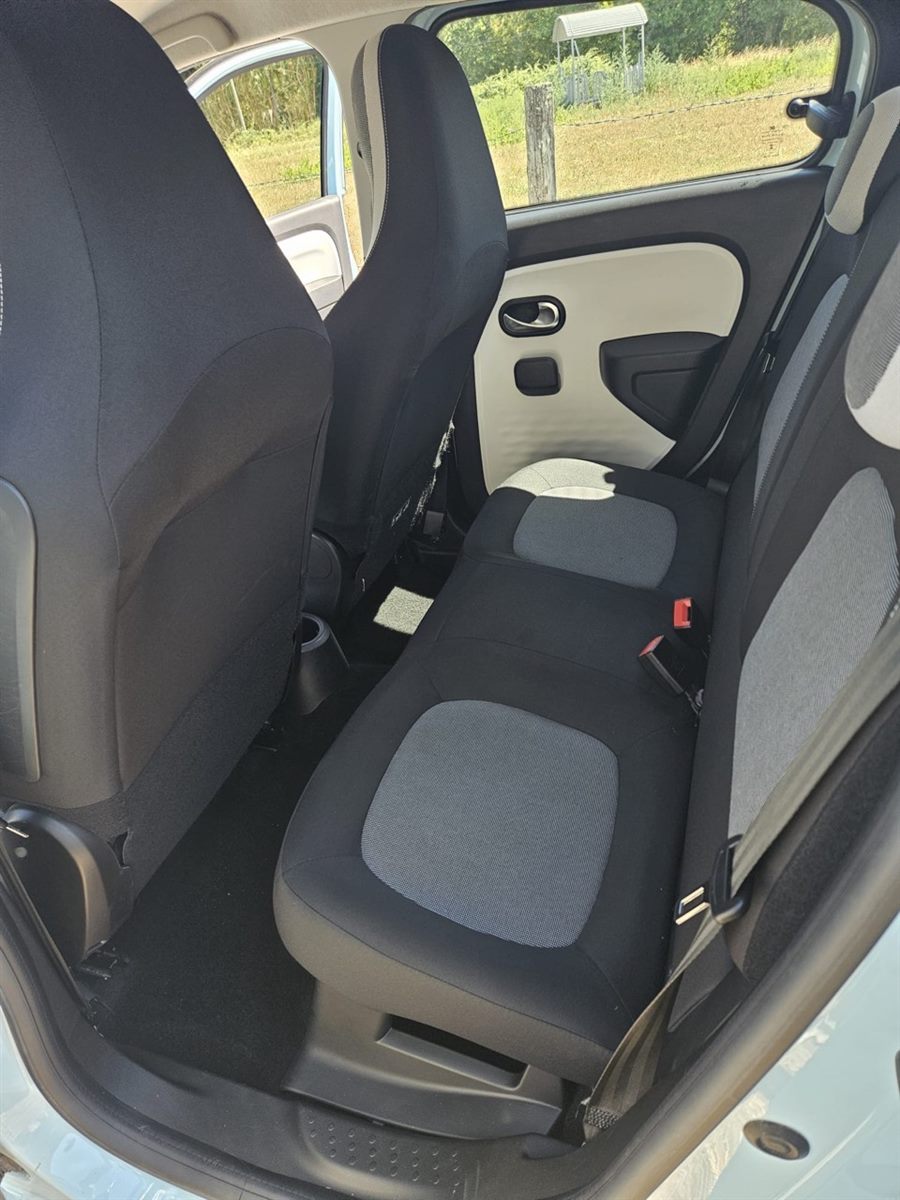 Renault Twingo, banquette arrière après le nettoyage